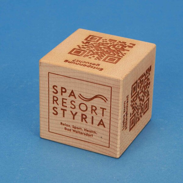 QR-CODE - Laser engraving on wooden cube