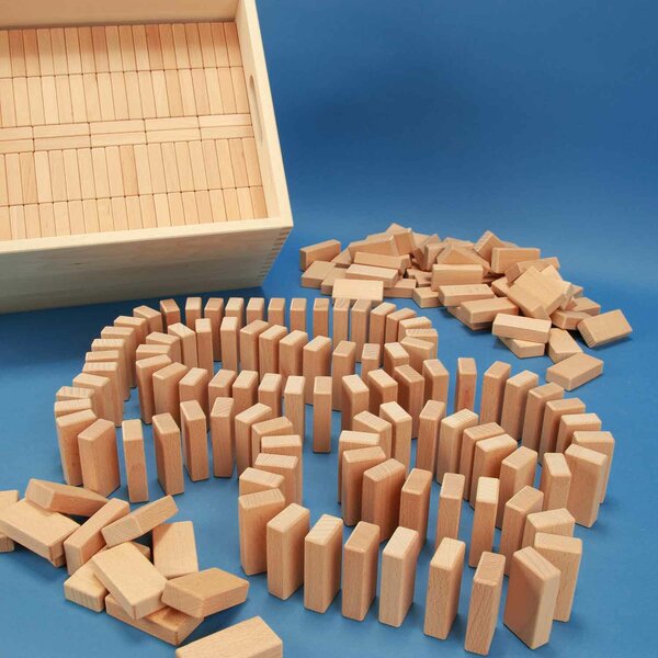 584 Domino-Set in a large beechwood box